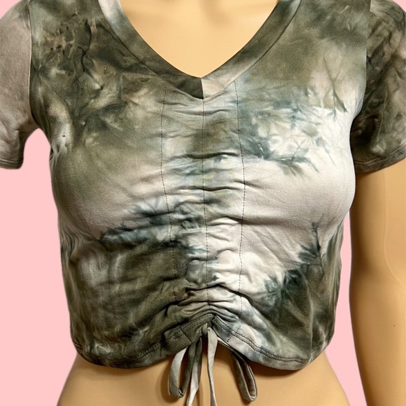 Buttery Soft Shorts & Crop Top Set - Picture 8 of 9